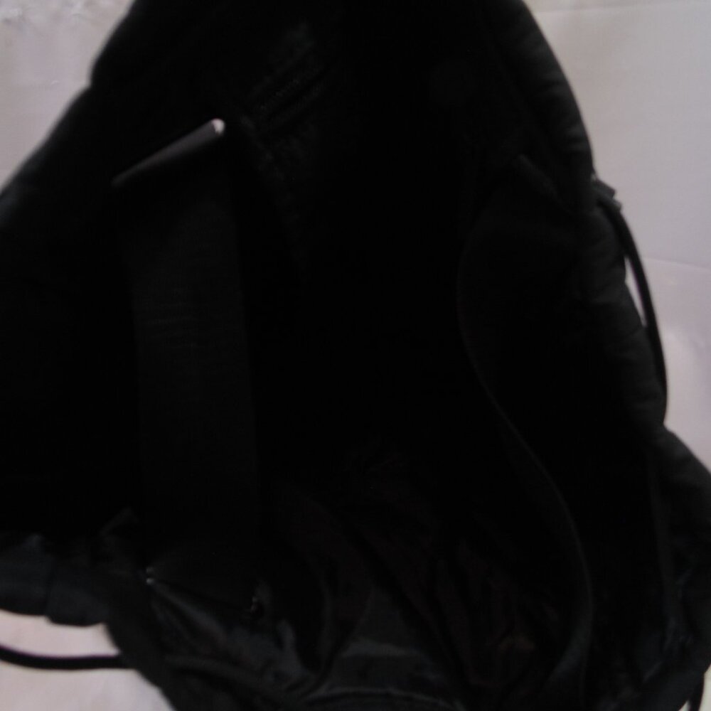Black Drawstring Beyond Yoga NEW Black Convertible Gym Bag Backpack - Picture 6 of 6
